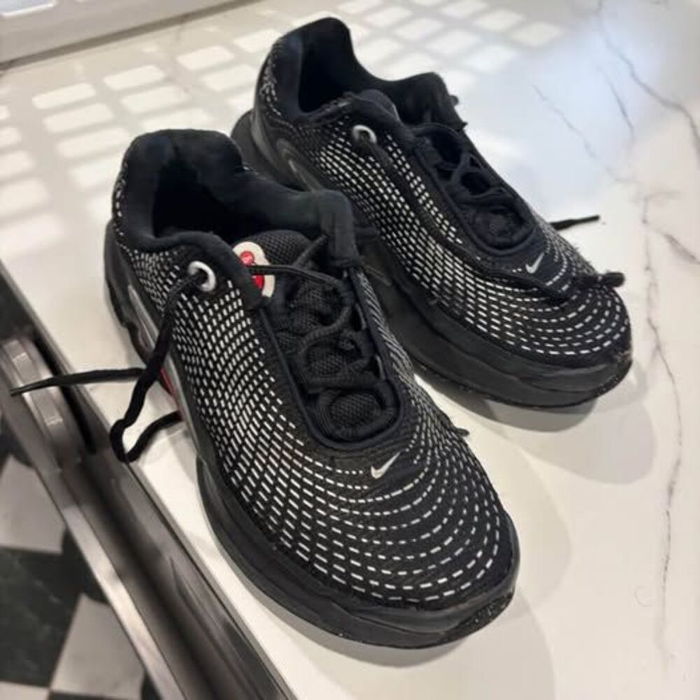 Boys Nike air max DN shoes 2.5